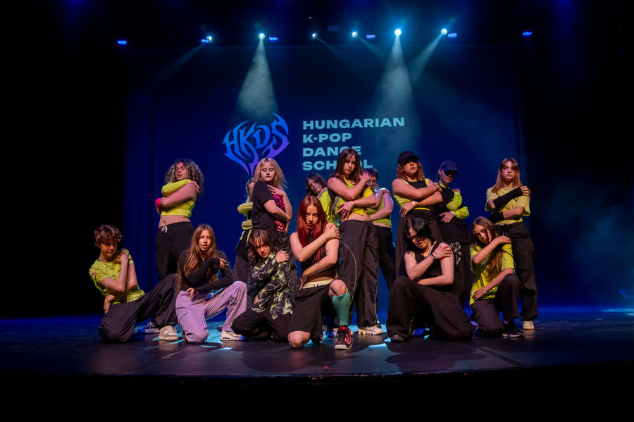 K-pop rajongók együtt táncolnak a Random Dance programon
